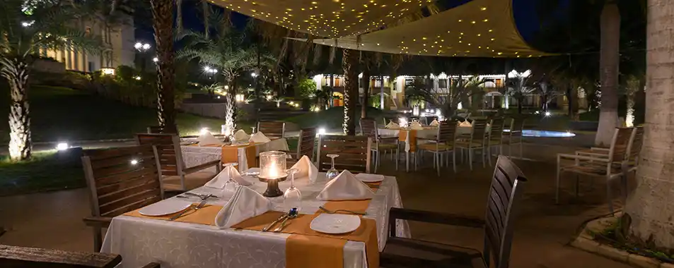 Mist - Poolside kitchen